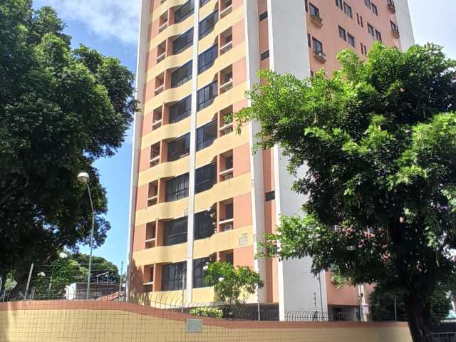 Excelente Apartamento com 3 quartos VENTILADO no bairro de Campo Grande/Recife