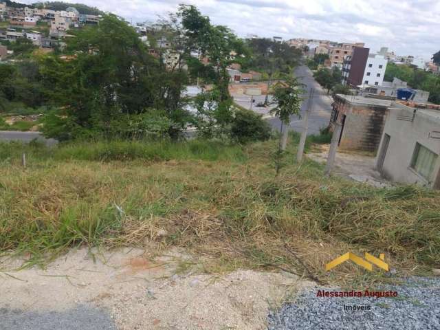 Lote no bairro Liberdade em Santa Luzia.