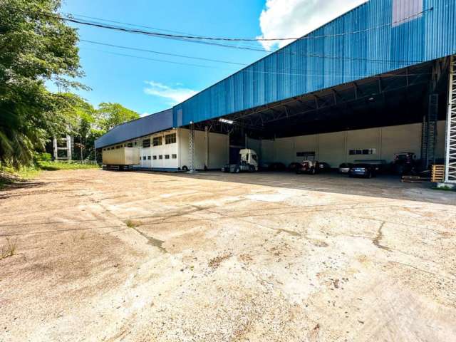 Galpão Comercial  de 6.400m² com escritório e vagas de garagens para caminhões no Coroado