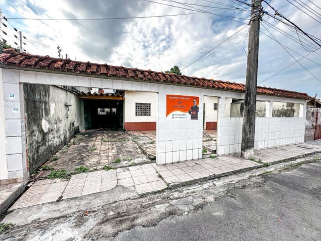 Casa de 222m² com 3 Quartos sendo 1 Suítes e 5 Vagas -  Para investimento no Parque 10