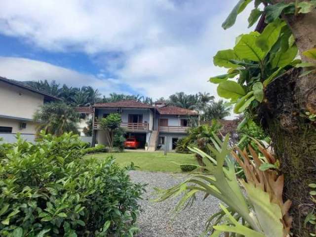 Casa com 3 quartos à venda no Czerniewicz, Jaraguá do Sul  por R$ 900.000