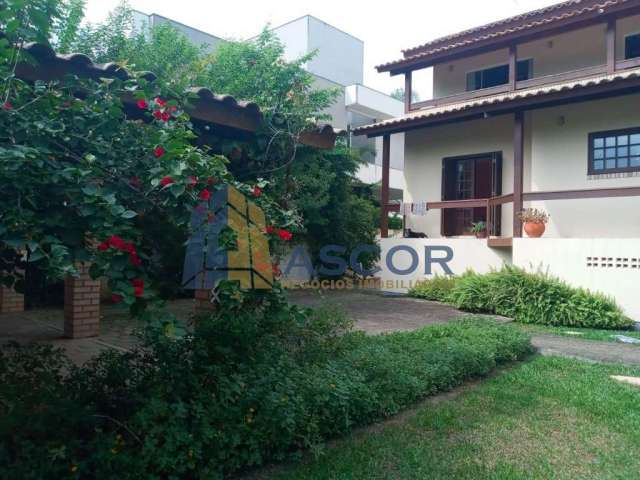 Casa em condomínio fechado com 3 quartos à venda na Estrada Haroldo Soares Glavan, --, Cacupé, Florianópolis por R$ 2.580.000