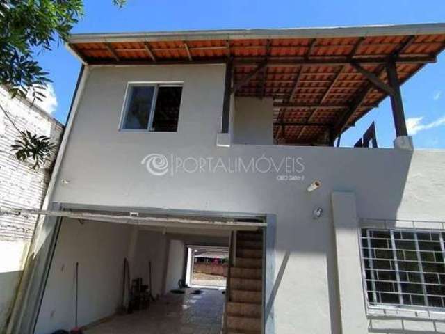 Casa Ampla com Suíte e Churrasqueira em Meia Praia: Ideal para Morar ou Investir