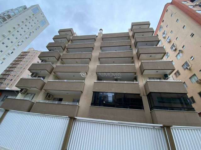 Residencial Alba Priscila: Apartamento Semi Mobiliado com 3 Dormitórios e Sacada em Meia Praia