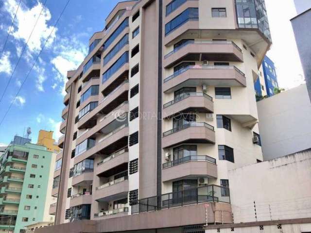 Res. Fragatas, apartamento em ótima localização na Meia Praia.