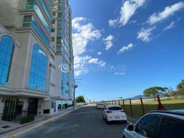 Apartamento 03 suítes a venda quadra mar em Meia Praia  Itapema SC