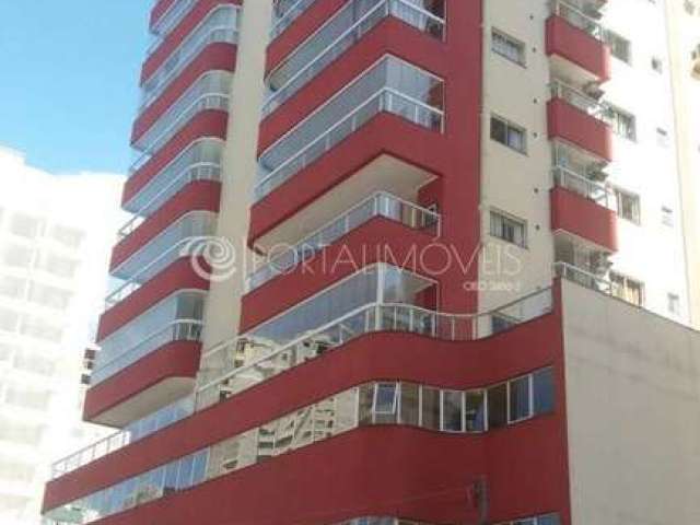 Apartamento com 03 dormitórios para alugar na temporada em Meia Praia