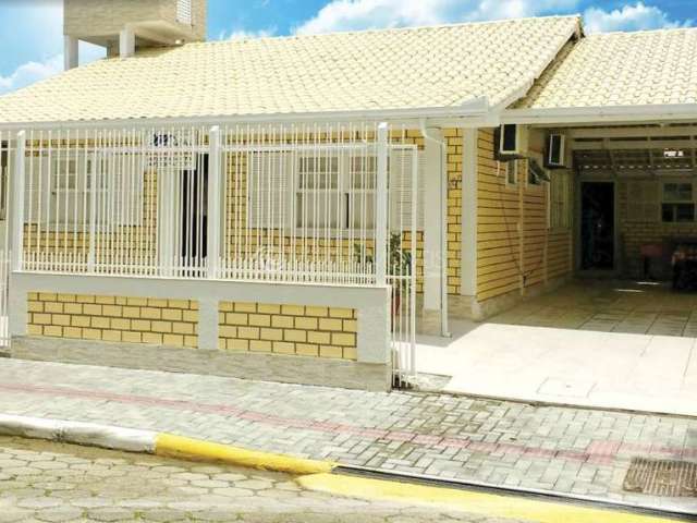 Casa em Meia Praia para alugar na temporada