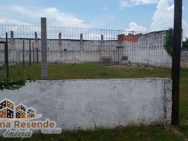 Terreno à venda no Jardim Britânia, Caraguatatuba  por R$ 540.000