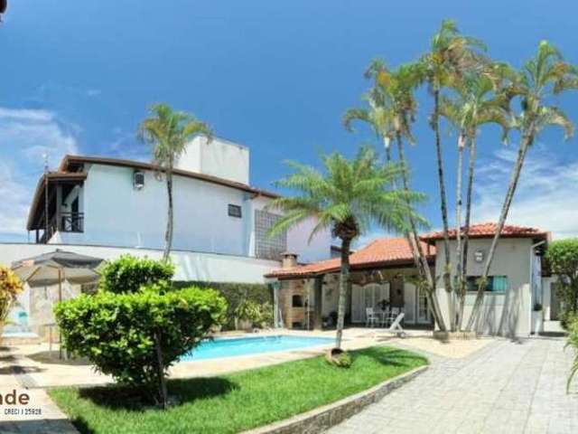 Casa à venda no Jardim Britânia, Caraguatatuba  por R$ 790.000