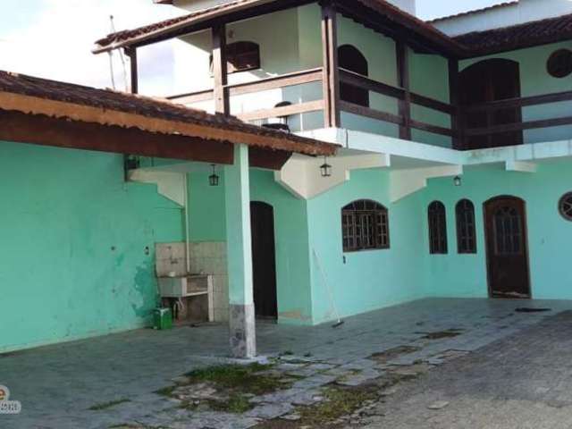 Casa à venda no Poiares, Caraguatatuba  por R$ 380.000