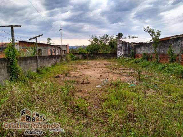 Terreno à venda no Jardim Tarumãs, Caraguatatuba  por R$ 130.000