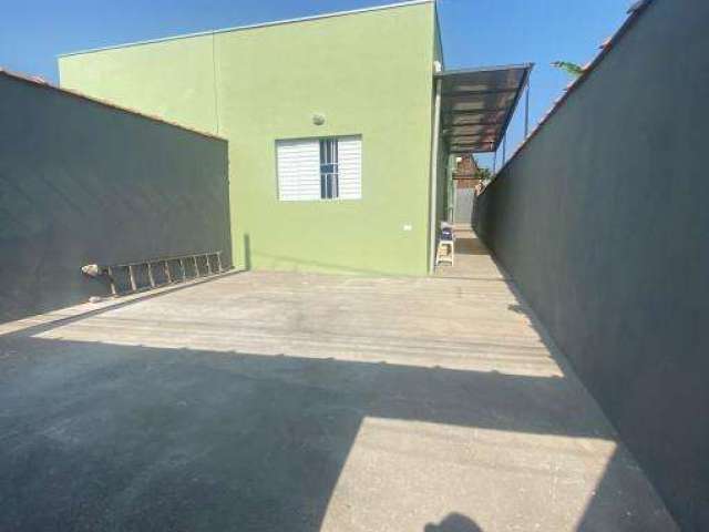 Casa com 2 quartos à venda no Tinga, Caraguatatuba  por R$ 300.000