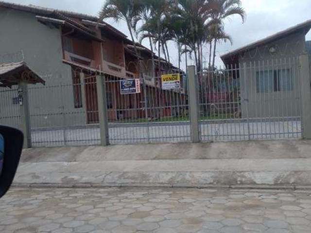 Casa em condomínio fechado com 2 quartos à venda no Martim de Sá, Caraguatatuba  por R$ 465.000