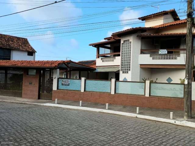 Casa para Venda em Casimiro de Abreu, Peixe Dourado, 3 dormitórios, 2 suítes, 4 banheiros, 2 vagas