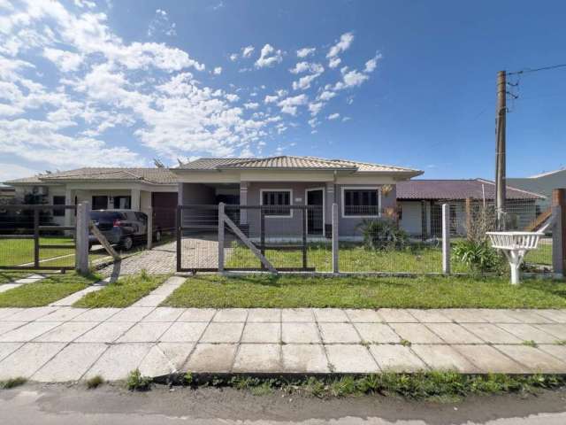 Casa com 3 quartos à venda na Rua Independência, 195, Guarani, Capão da Canoa por R$ 690.000