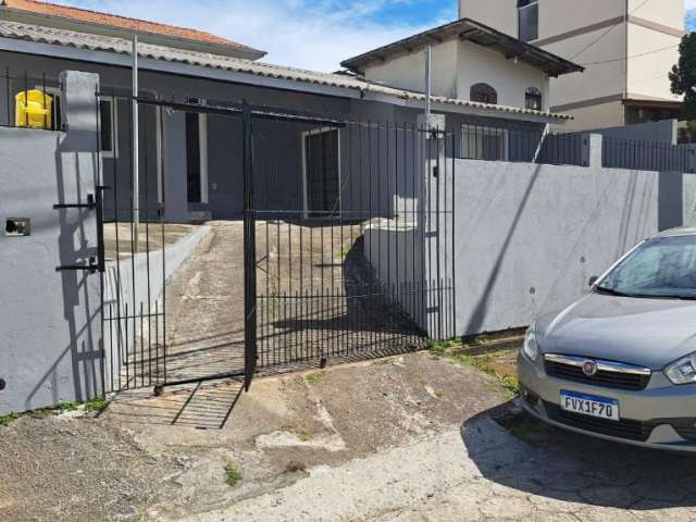 Grande Casa para  venda no Bairro Ipiranga com 3 quartos e grande área externa