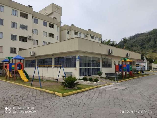 Apartamento com 2 dormitorios e 1 vaga de garagem no Bairro Espinheiros   Itajai