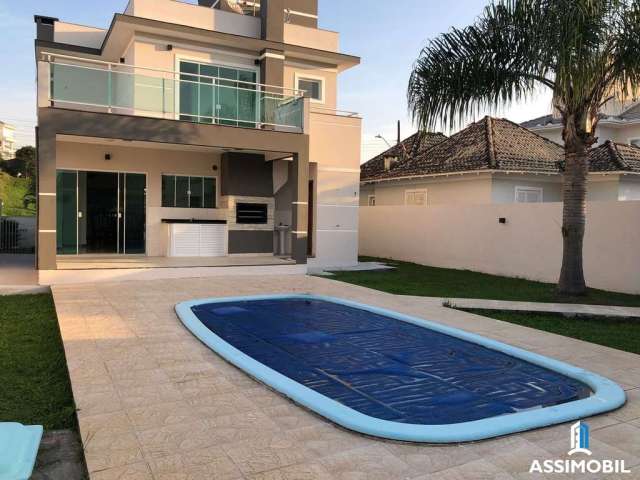 Casa a Venda com piscina, 3 quartos sendo 1 suíte master no Pedra Branca -250m²