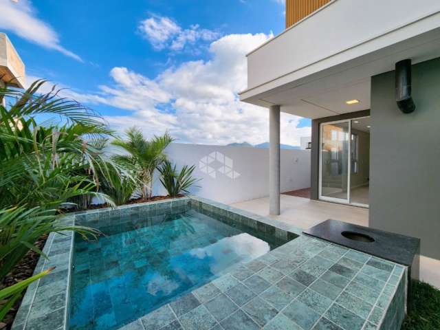 Linda casa com Tres dormitorios a 650 metros da Praia do Campeche- Florianopolis/SC