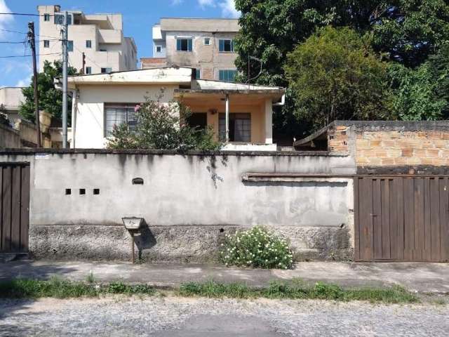 Casa com 3 quartos à venda na Santa Mônica, Belo Horizonte , 250 m2 por R$ 480.000