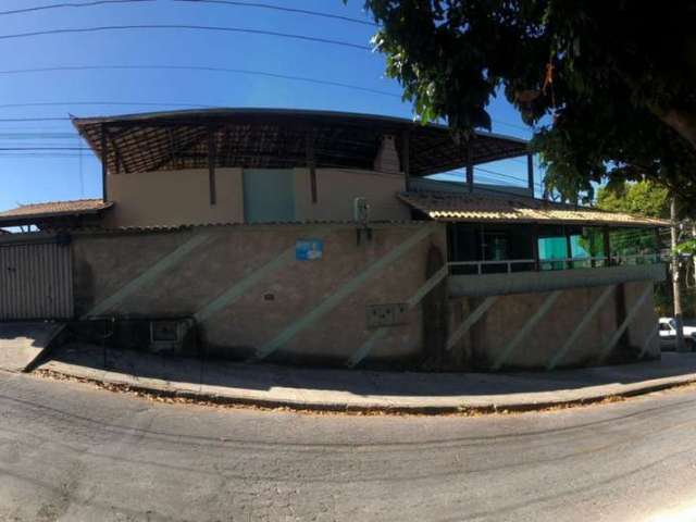 Casa com 3 quartos à venda em Letícia, Belo Horizonte , 258 m2 por R$ 1.300.000