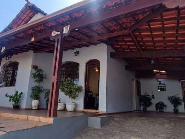 Casa com 4 quartos à venda em São João Batista, Belo Horizonte , 211 m2 por R$ 890.000