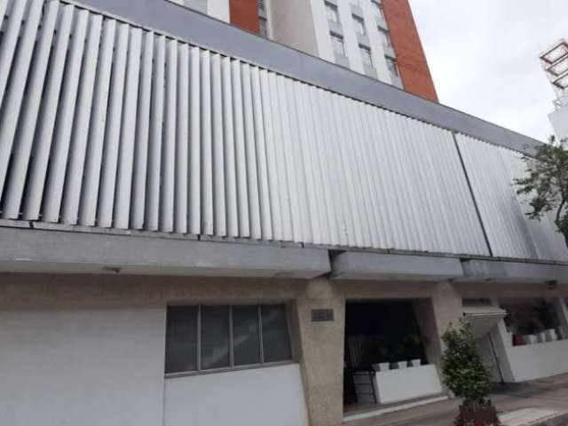 Apartamento com 3 quartos  para alugar, 240.00 m2 por R$2500.00  - Centro - Curitiba/PR