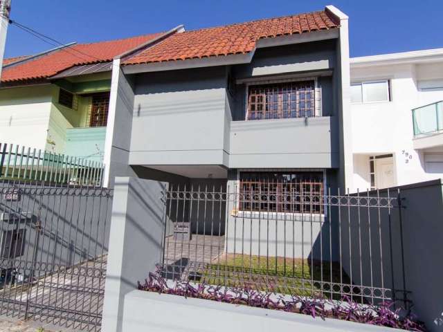 Sobrado com 3 quartos  para alugar, 116.00 m2 por R$3000.00  - Jardim Das Americas - Curitiba/PR