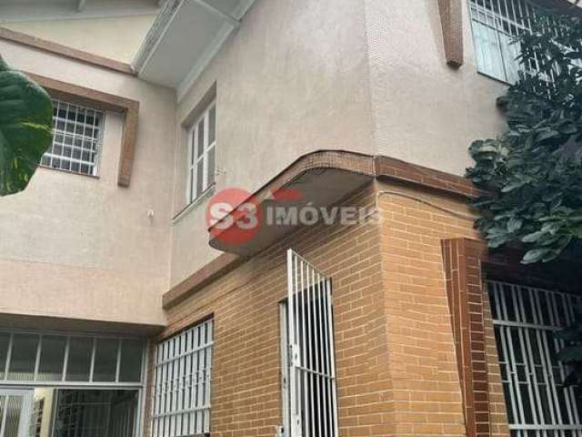 Casa na Vila Mariana com 250m², 4 dormitórios, 1 suíte e 6 vagas!!!