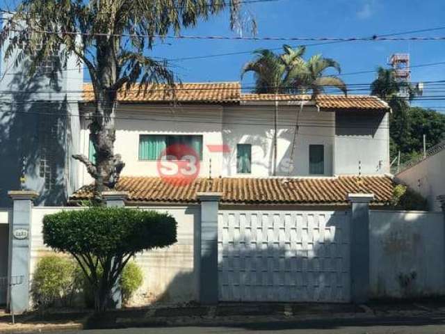 Casa na Vila Georgina - Indaiatuba - com 330m², 3 suítes, 3 salas e 4 vagas!