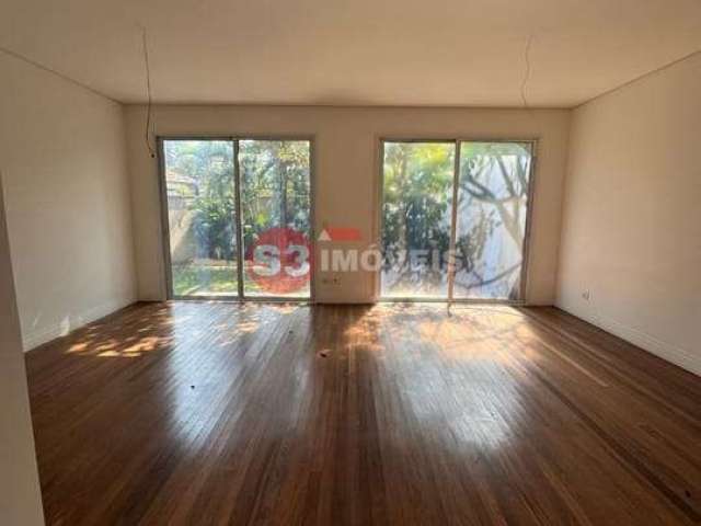 Casa em condomínio  para venda com 4 quartos, 320m²