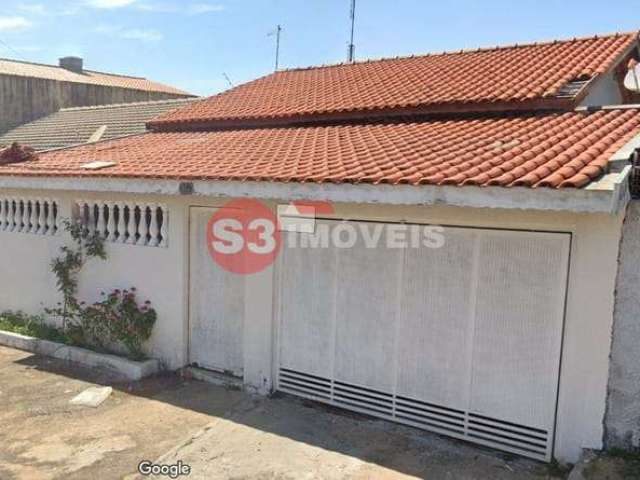 Casa à Venda com 130m², 3 dorm, 2 WC, 2 vagas.