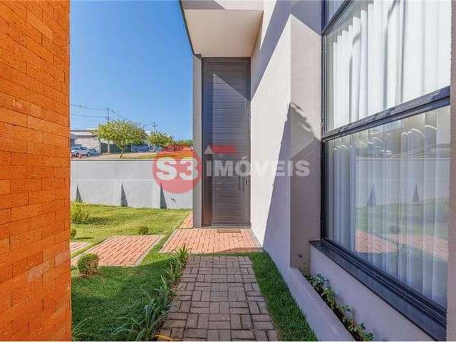 Casa em condomínio para venda com 4 quartos, 269m²