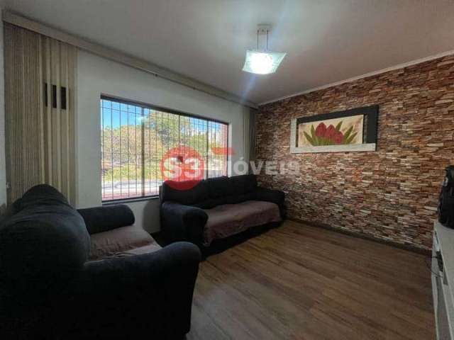 Casa tipo para venda com 3 quartos, 178m²