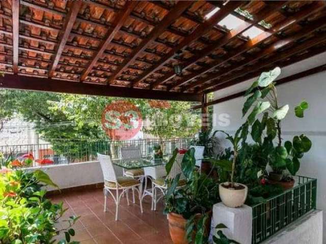 Casa tipo para venda com 3 quartos, 107m²