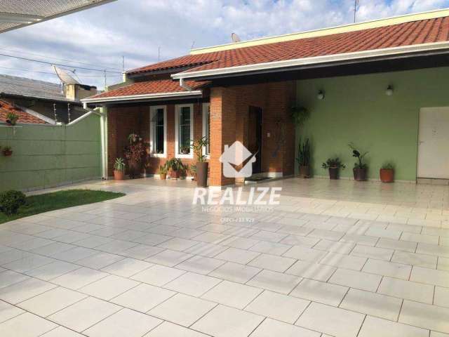 Casa com 3 dormitórios à venda, 213 m² por R$ 880.000,00 - Centro - Botucatu/SP