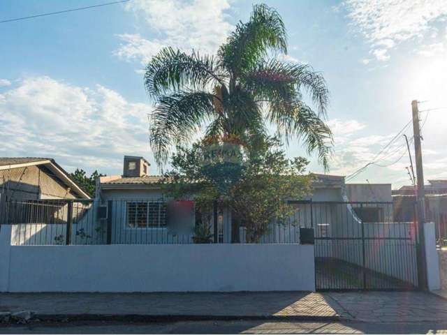 Vendo casa 3 dormitórios, com churrasqueira e 4 vagas de garagem no Bairro Vila Márcia em Cachoeirinha RS