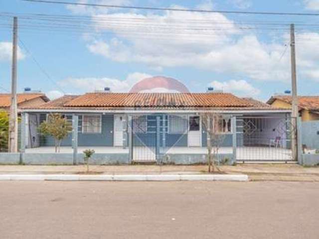 Linda casa com dois quartos e piscina.