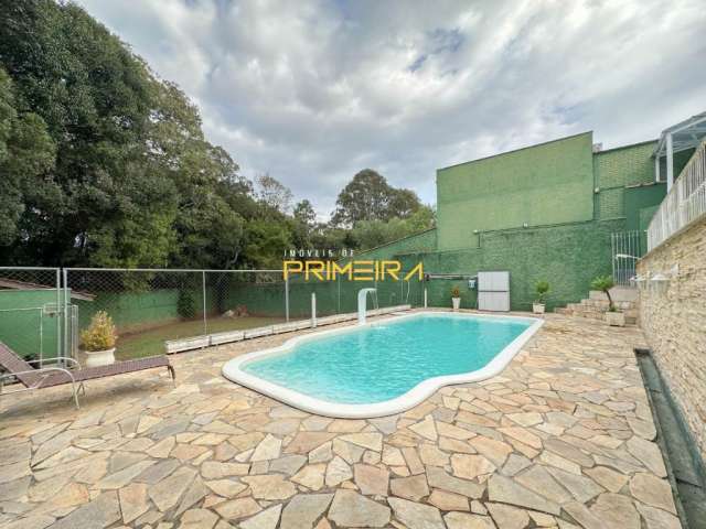 Casa com 3 dormitórios à venda, 240 m²