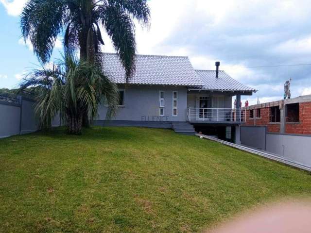 Fluence imóveis vende excelente casa com piscina no bairro santa marta em bento gonçalves .