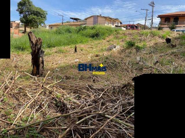 Terreno à venda na Rua Alvinópolis, 1, Parque Xangri-Lá, Contagem por R$ 299.999