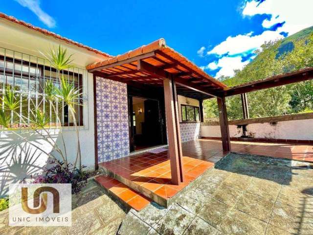 Casa com 3 dormitórios à venda, 349 m² por R$ 750.000,00 - Iucas - Teresópolis/RJ