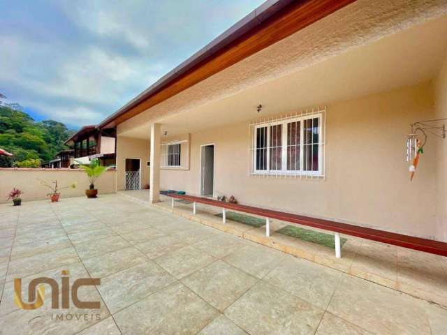 Casa com 3 dormitórios à venda, 146 m² por R$ 730.000,00 - Comary - Teresópolis/RJ