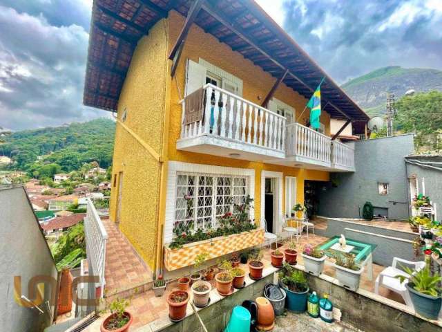 Casa com 4 dormitórios à venda, 213 m² por R$ 700.000,00 - Iucas - Teresópolis/RJ