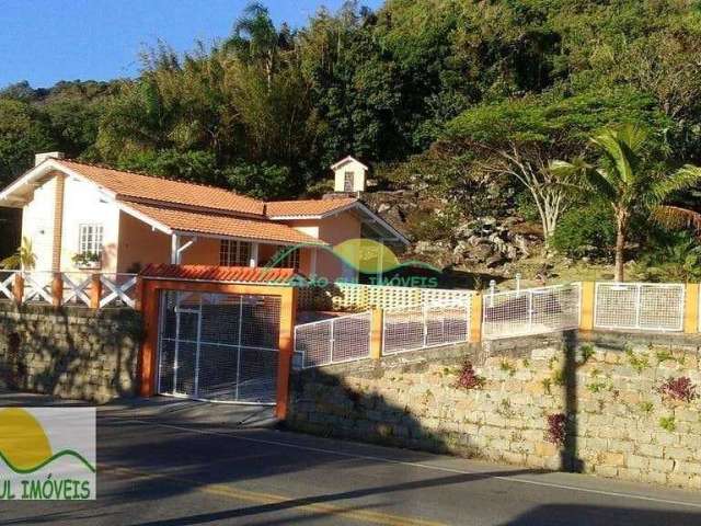 Casa Encantadora c/ Vista Mar | 2 Quartos | Terreno Amplo | Localização Privilegiada em Rodovia Com