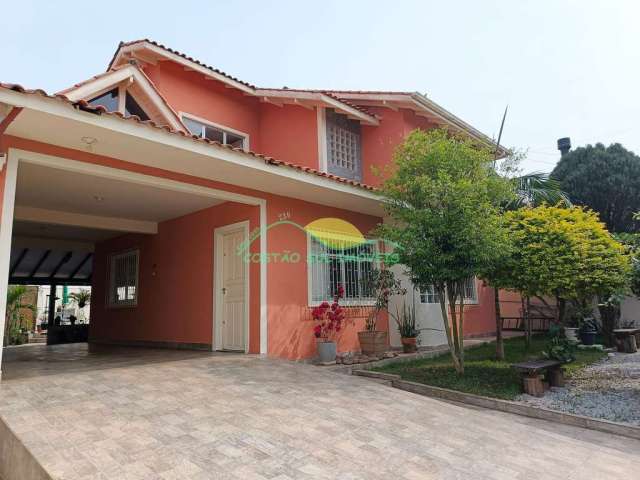 Casa à VENDA de 3 Dormitórios com piscina no Campeche Central – Florianópolis – 260m²