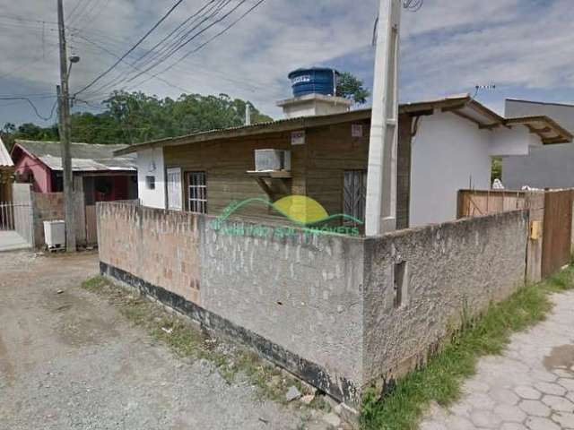 Terreno de 240m² com matrícula e duas casas de um quarto cada na Tapera da Base, Florianópolis, SC