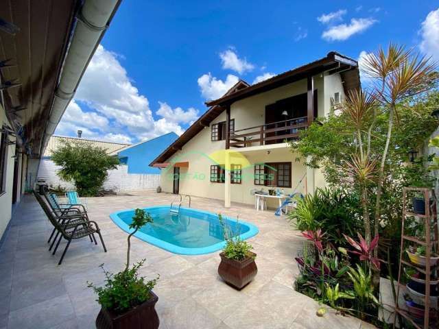 Casa Espaçosa com Piscina no  Morro das Pedras, Florianópolis/SC