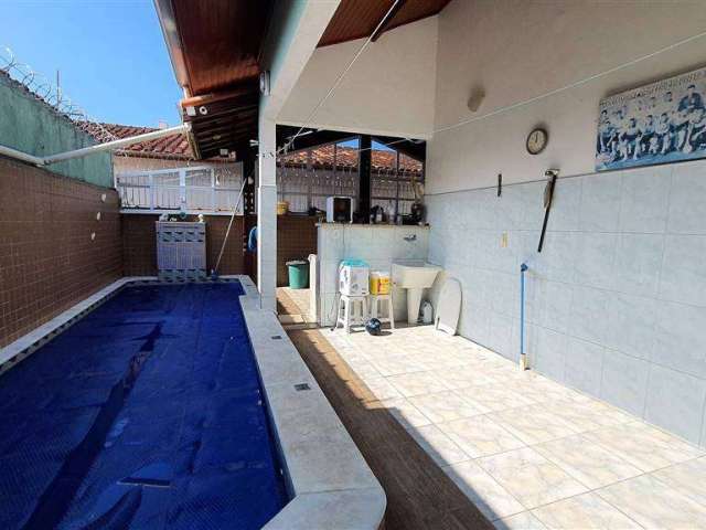 Casa de 3 Dorm, sendo 2 suítes, PISCINA, 5 vagas,  244  m² de área útil. Bairro:  MARACANÃ.